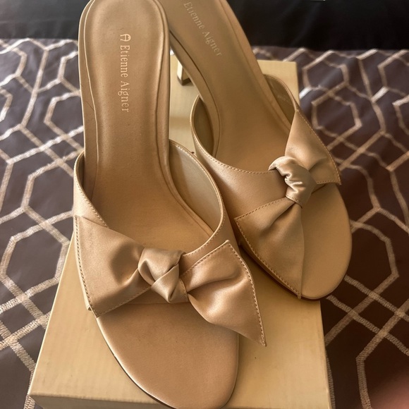 Etienne Aigner beige sandals size 10 - Picture 8 of 8